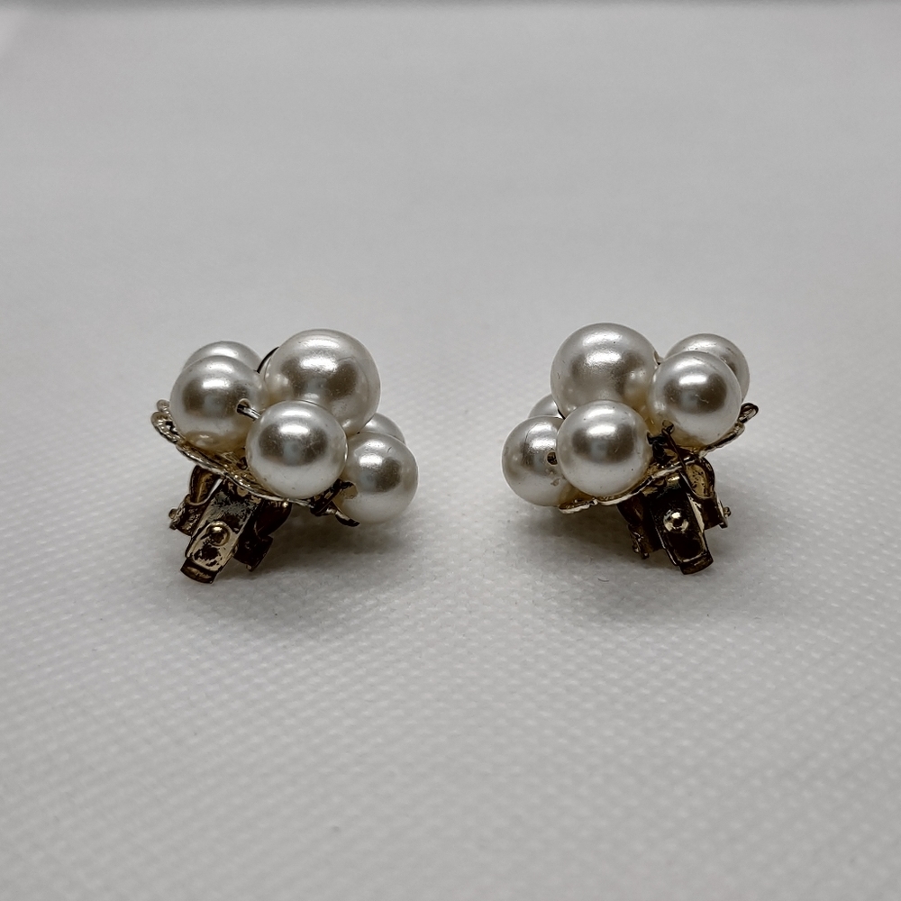 Vintage Pearl Cluster Clip On Earrings - Picture 2 of 7